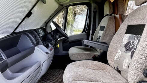 Molly – 6 berth Swift alcove from 2011