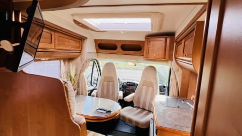 Compleet huisje op wielen! – Rapido Camper 2 person compact and complete!