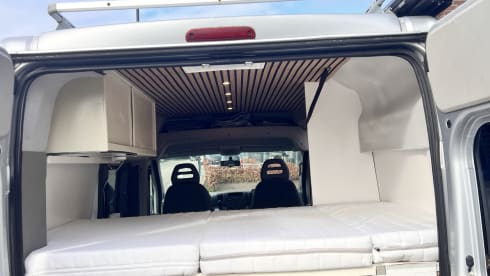 Lucky – 2p Fiat campervan from 2009