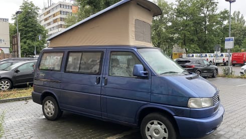 Kalle – VW T4 California Beach with pop-up roof