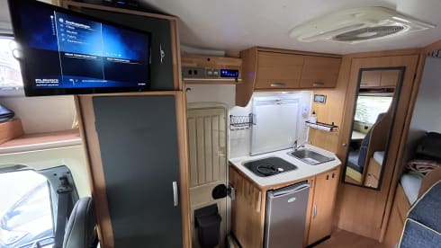 Luxurious neat family camper, 6 seats + belt, fully furnished