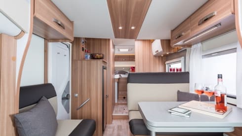 New luxury and spacious Weinsberg Caraloft with lift bed (W1)