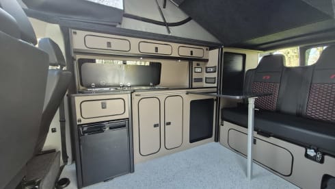 Vanessa – High Spec 4 berth VW T6 campervan