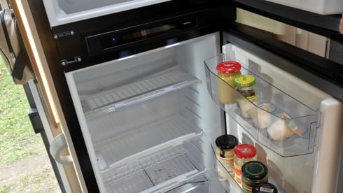 M-SERV 🚐  – Voyagez confortablement dans notre camping-car Rimor à alcôve (2025) – en toute sérénité sur la route