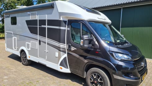 Beautiful Sunlight T68 Adventure Edition AUTOMATIC with spacious single beds.