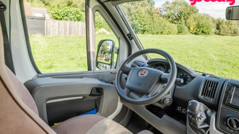 Kikker  – 5p Adria Mobil integrated uit 2011