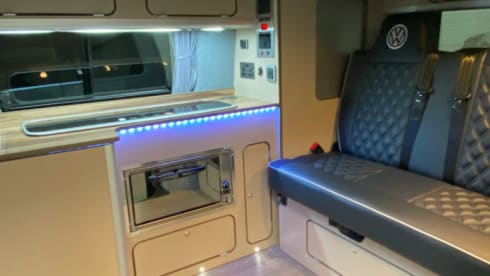 Seymour  – Luxury 2021 VW high spec campervan with flexible collection/drop-off