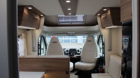 Beautiful Pilote Pacific P746GJ for rent!