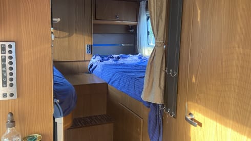 4p Hymer B 674 SL integrated from 2009 including length beds and fold-down bed