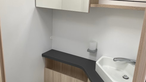 King IV – New and luxurious 5-person alcove camper