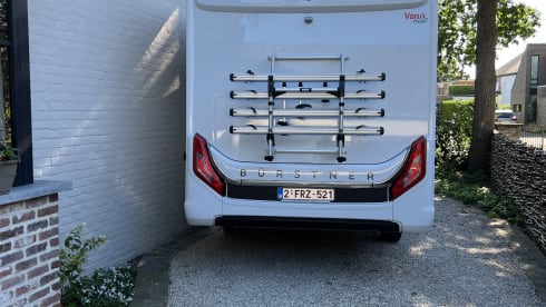De Vroem Vroem Camper – 4p Bürstner Lyseo Futura TDG690G semi-integrated from 2024!