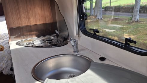 Hamish – Hamish - Scottish Luxury - Spacious 4 Berth Renault Luna 2018
