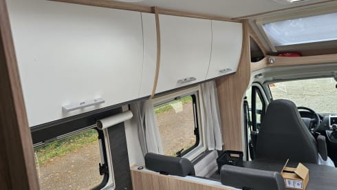 Beautiful Sunlight T68 Adventure Edition AUTOMATIC with spacious single beds.