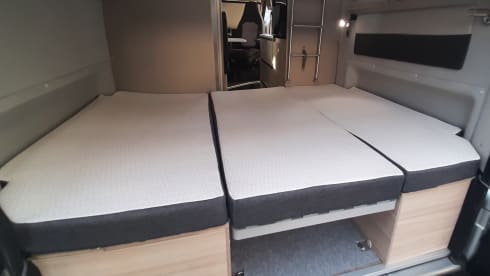 JUNIOR SUITE  – Adria Van 600 familie met 4 zitplaatsen
