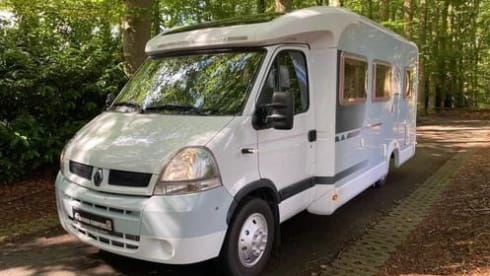 Travel comfortably with our complete Knaus Sun Ti!