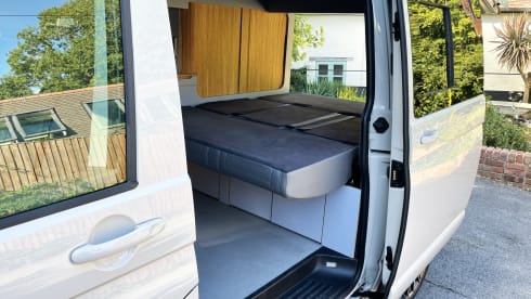 The Lillie camper – 4 berth VW T6.1 camper with awning