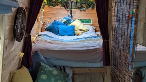 Maura the Boogy Wonder Van  – Superior Land Yacht 