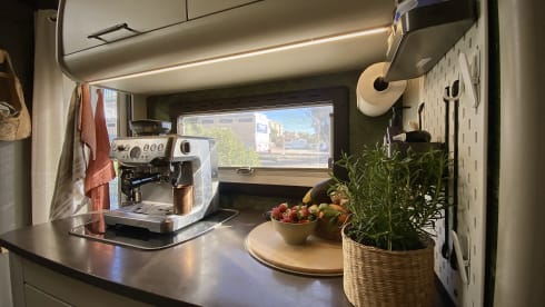 NU+ – 4p Adria Mobil alcove from 2012