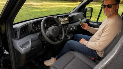 Houseonwheels Black edition – Renault Master campervan 25 novembre 4000 km bagno con doccia/WC riscaldatore ausiliario.