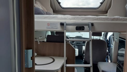 blauw – Carado Camper semi-integrated 4 per.