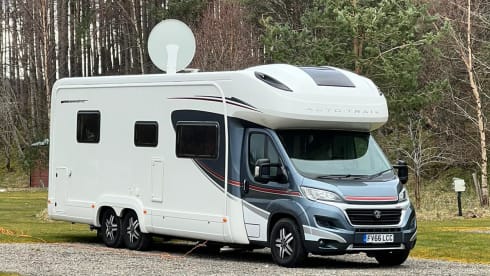Audrey – Auto-Trail Frontier Comanche mit 6 Schlafplätzen von 2016