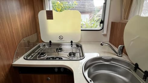 M&M – 5p Carado semi-integrated uit 2016