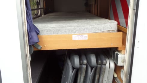 Compact family camper with bunk bed