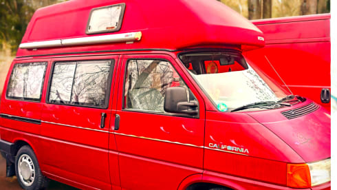 FREAK – Volkswagen T4 Westfalia CamperVan 4 seats Compact Versatile Hard Top