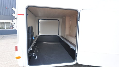 Wonderful, still new Alcove from 2018 with two large beds!