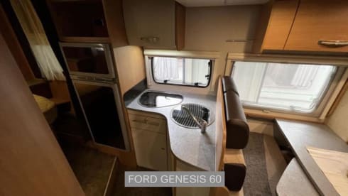 Luxury 4/5 person Ford Camper CHALLENGER with Queen bed.