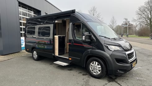 ROTS – Dethleffs Globetrail 640 | 3 person bus camper