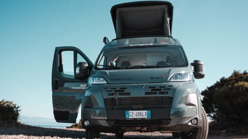 Nazarè – Premium Outdoor Van Rental