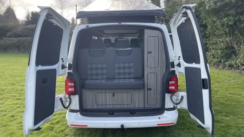 Carolina – T6 Luxury Conversion - Dog Friendly, Insurance included