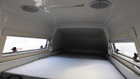 Snow – 4p Volkswagen bus uit 2004