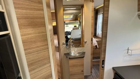 A3 – 4p Adria Mobil semi-integrated 