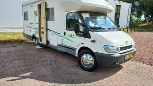 4p Chausson semi-integrated uit 2002