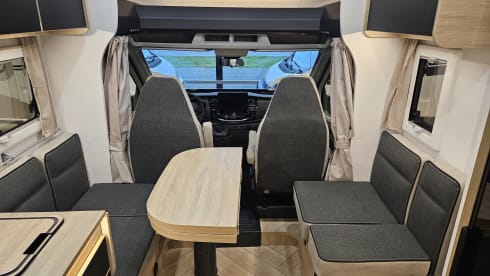 GZX-72-N – Chausson 777GA Automatic Etape Line very luxurious, km free!