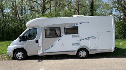Atmospheric and complete Chausson motorhome for your journey with complete freedom