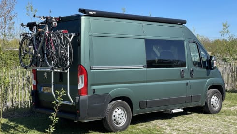 De Groene Waldi – Peugeot Boxer compact camper for rent