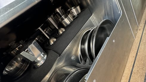 The Silver Bullit – Land Rover Defender (B) 4x4 One-of-a-kind Custom made Offroad camper