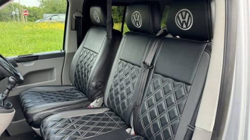 Quicksilver – Rent our Head Turning Quicksilver - LWB T5 with Pop Top roof