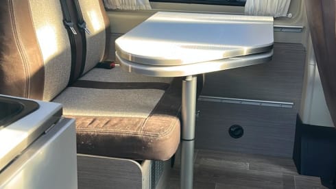 4p Pössl bus uit 2020