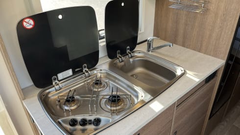 Luxurious & Compact 6-person camper with bunk beds