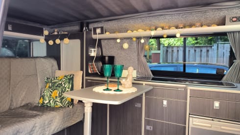 Liv – 2p Volkswagen campervan uit 2009