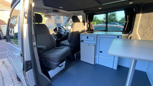 Iona – LWB 4 Berth VW Transporter with 'king size' bed & pop top