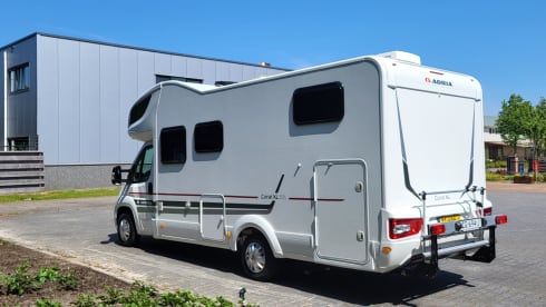 XL 670 SL – Very spacious Adria alcove camper with air conditioning