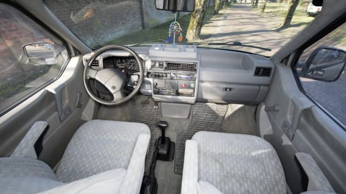 Sunset - VW T4 California with sleeping roof; vending machine