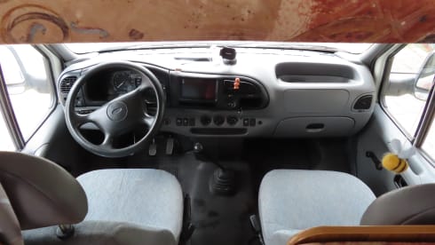 De Roze Olifant – Spacious family camper - 7p Ford alcove from 1998 