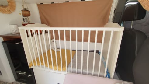 WanderVan Noé – Mooie zelfbouw camper voor 2P+kindje 