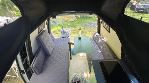 2p Volkswagen campervan uit 2006